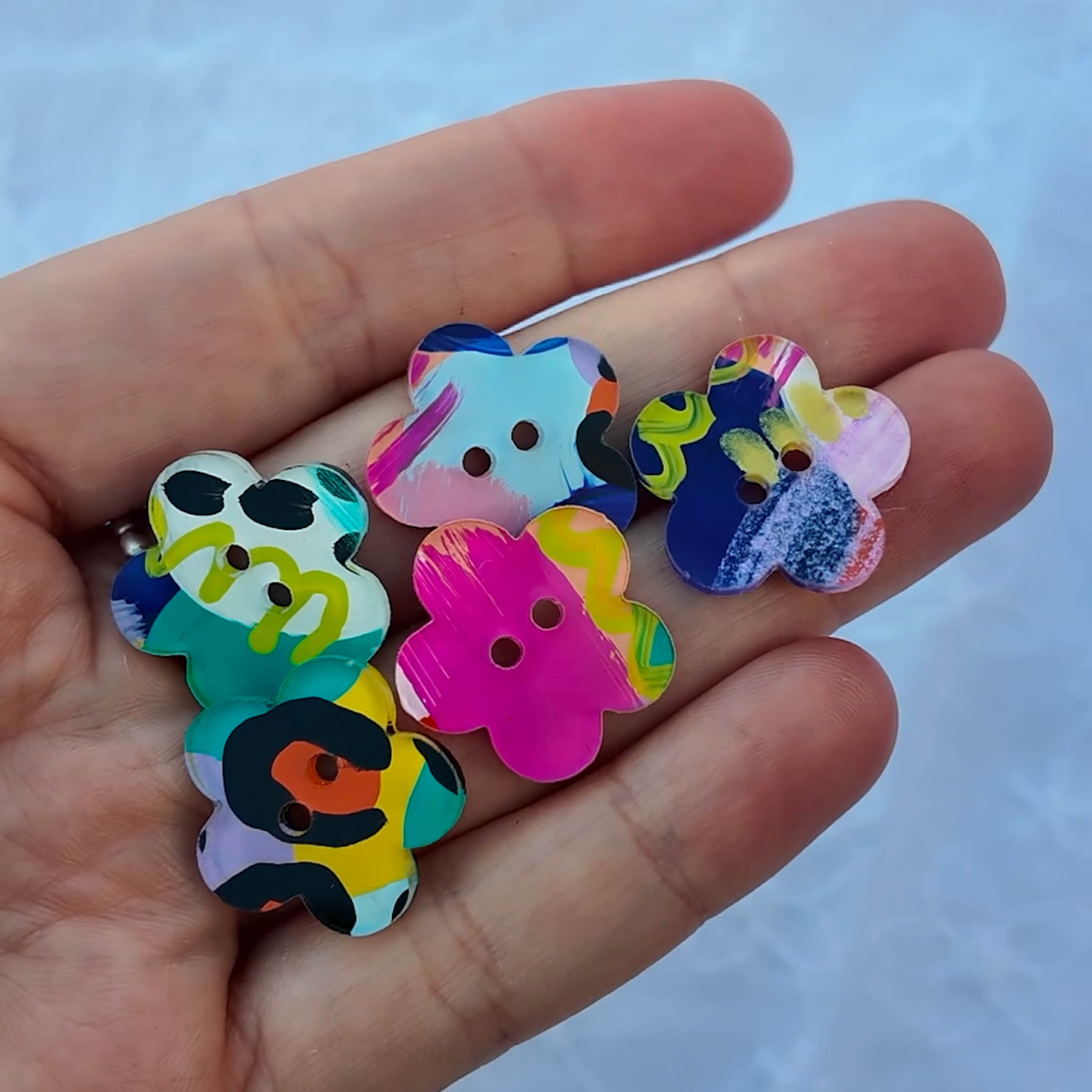 079 - 20mm Flower Cut Buttons - Hand Painted