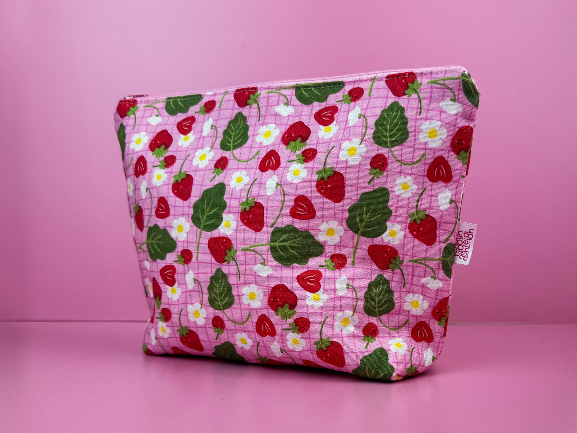 Large Zipper Pouch: Strawberry Kisses