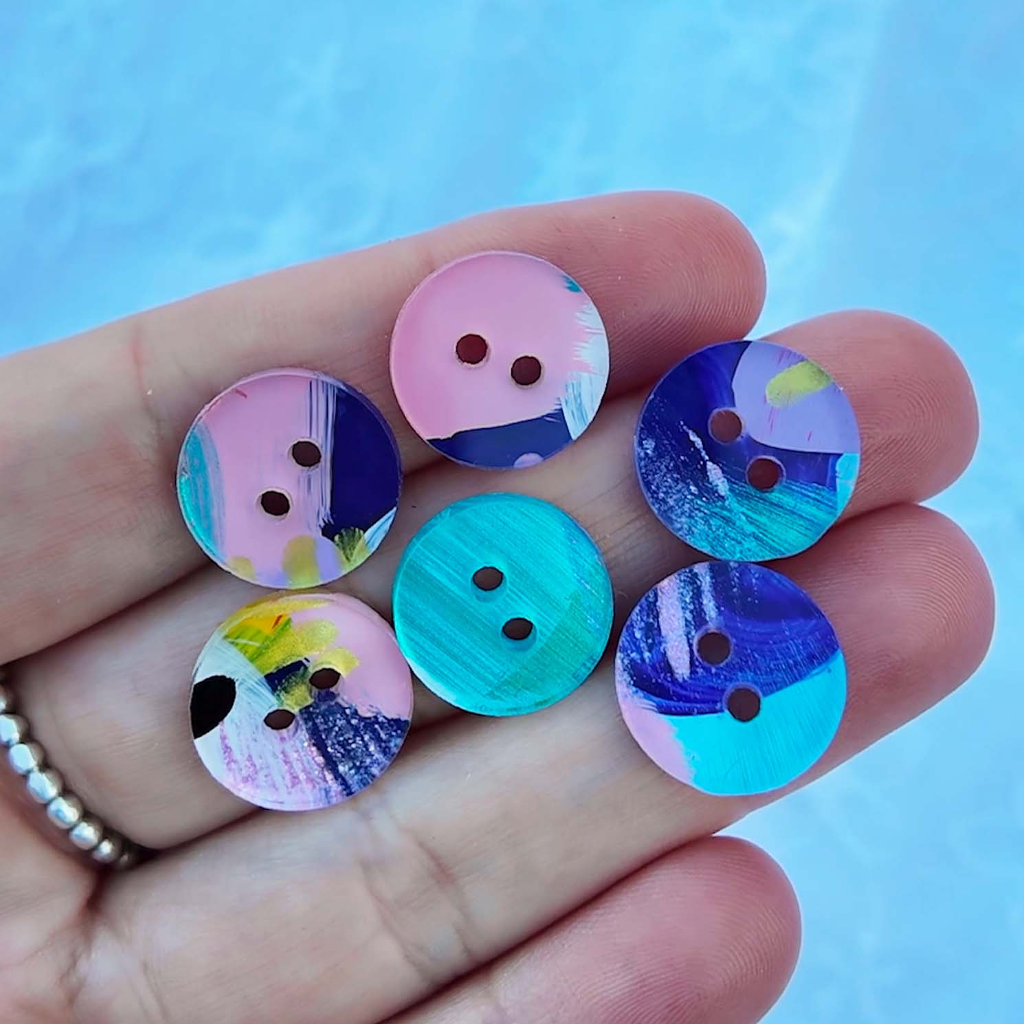 046 - 15mm Circle Cut Buttons - Hand Painted