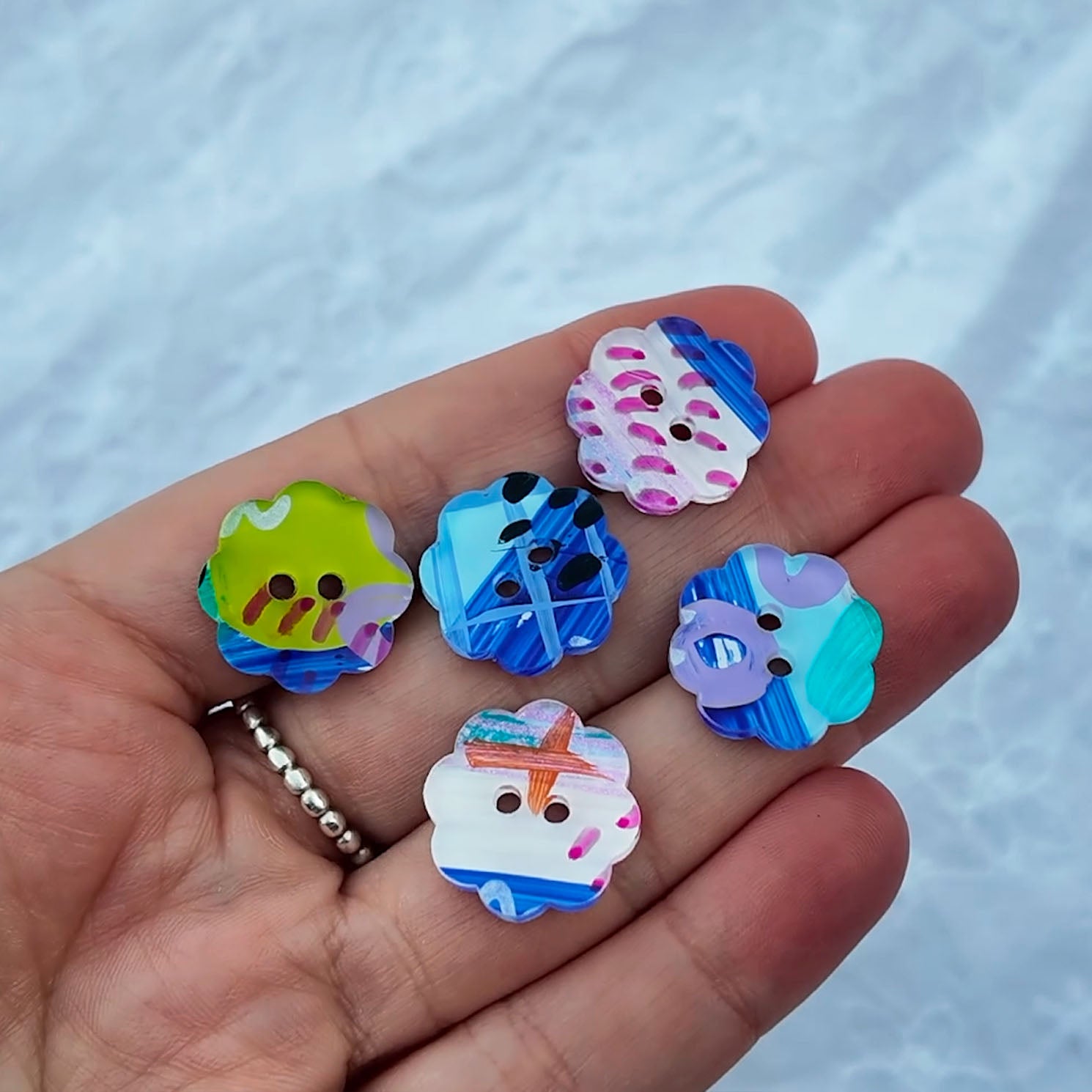 062 - 18mm Peony Cut Buttons - Hand Painted