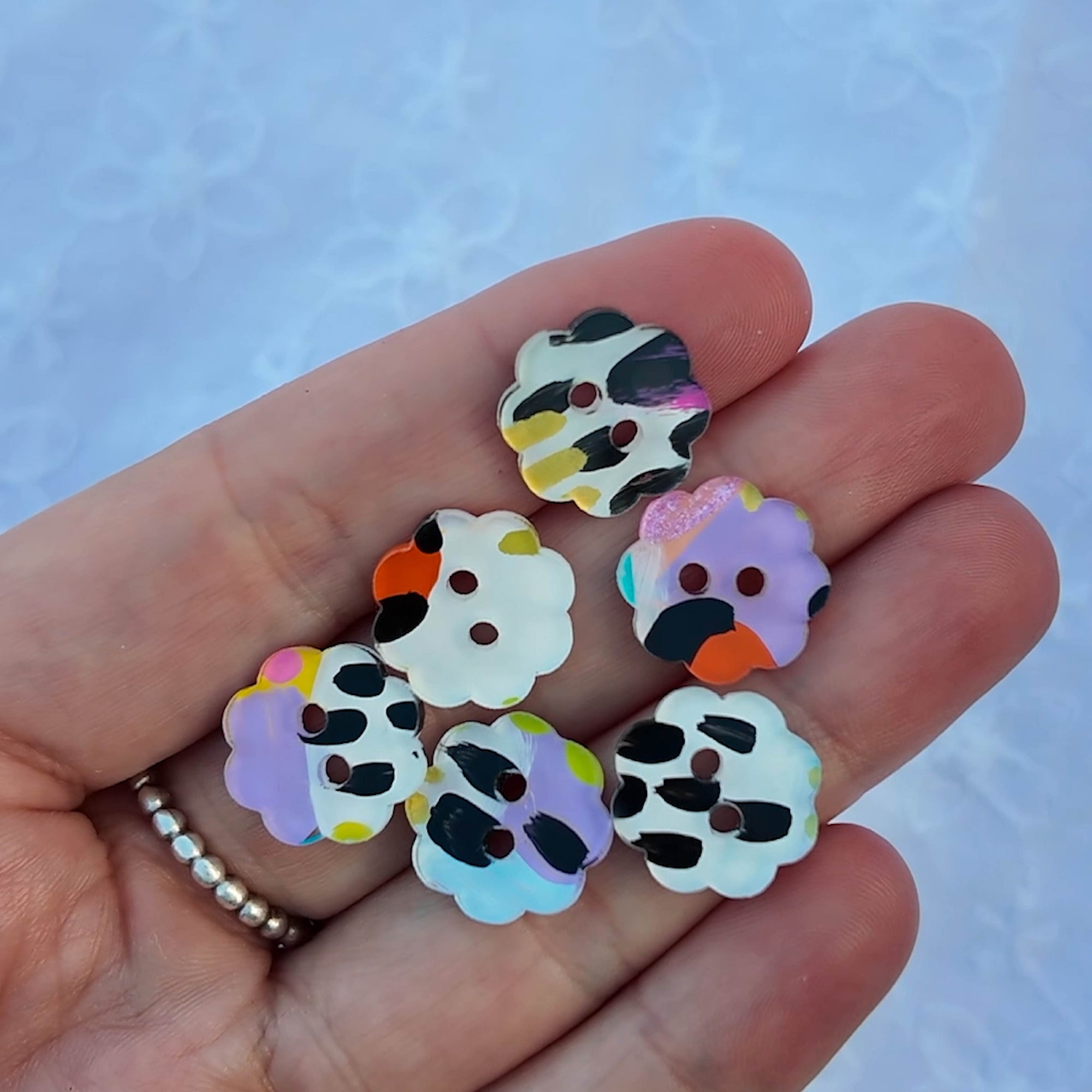 032 - 15mm Peony Cut Buttons - Hand Painted