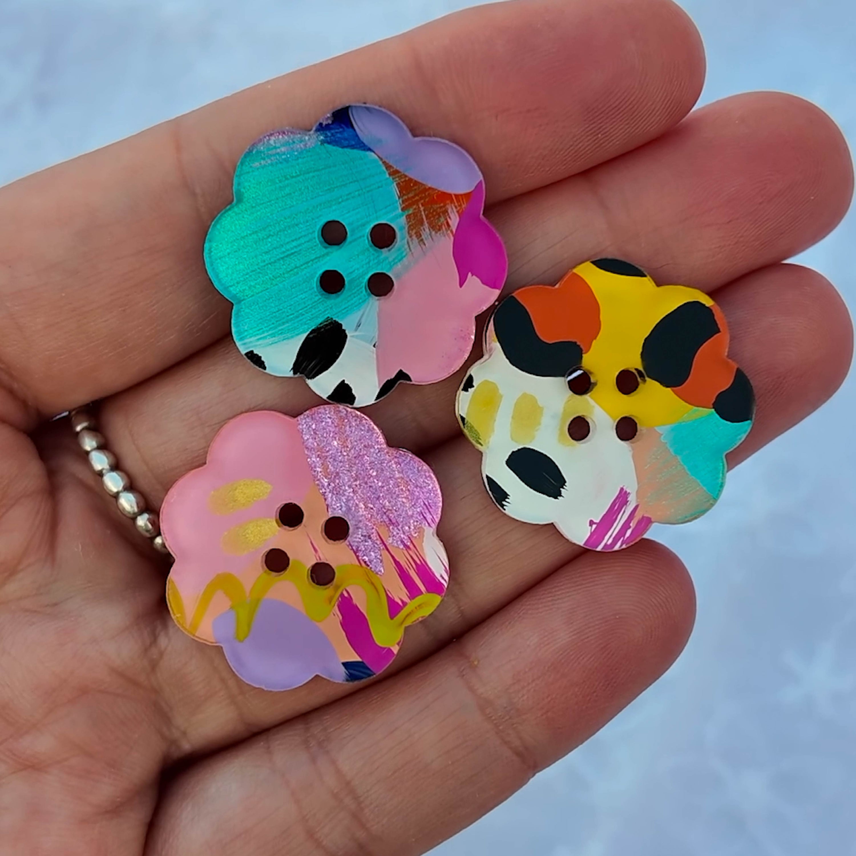 096 - 25mm Peony Cut Buttons - Hand Painted