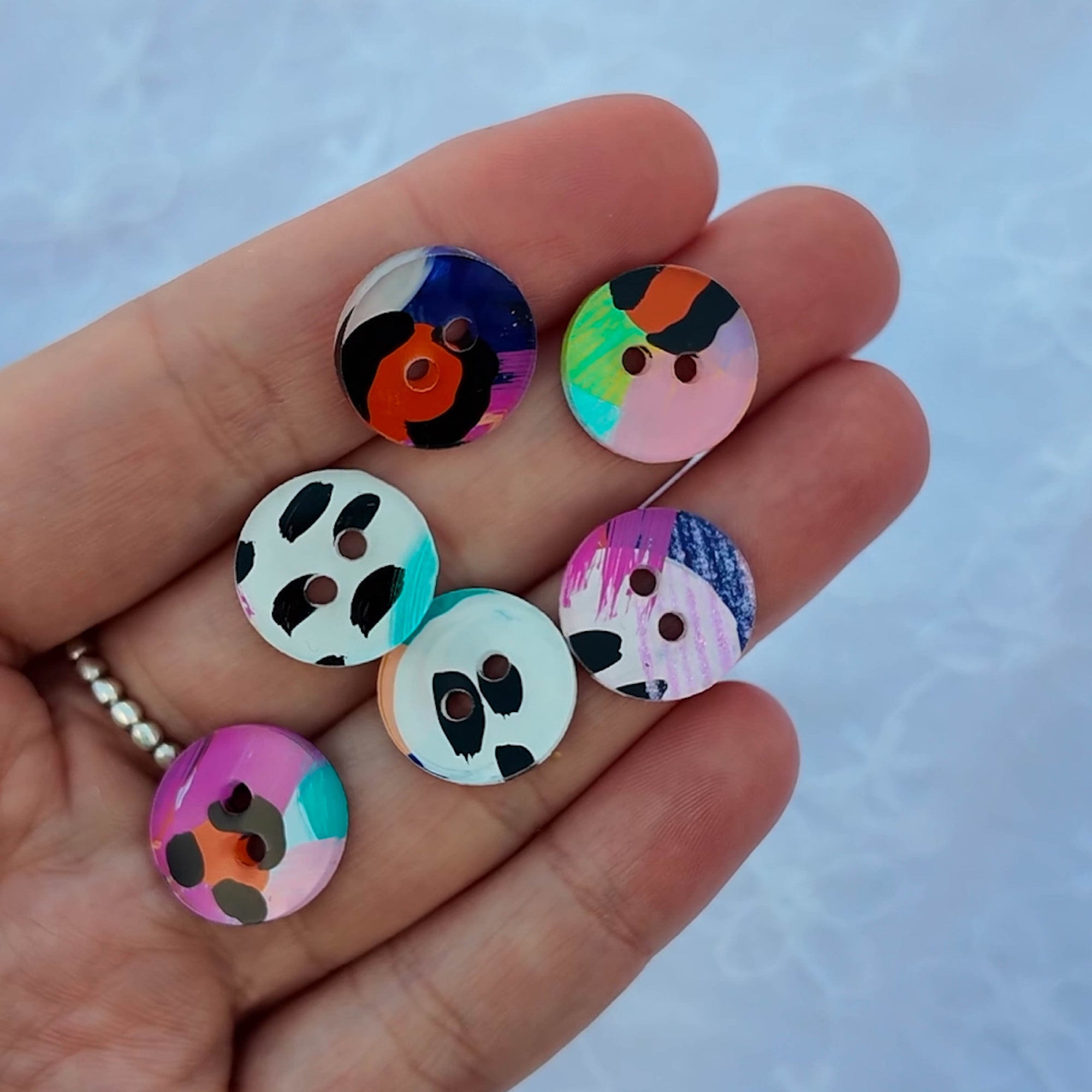 043 - 15mm Circle Cut Buttons - Hand Painted