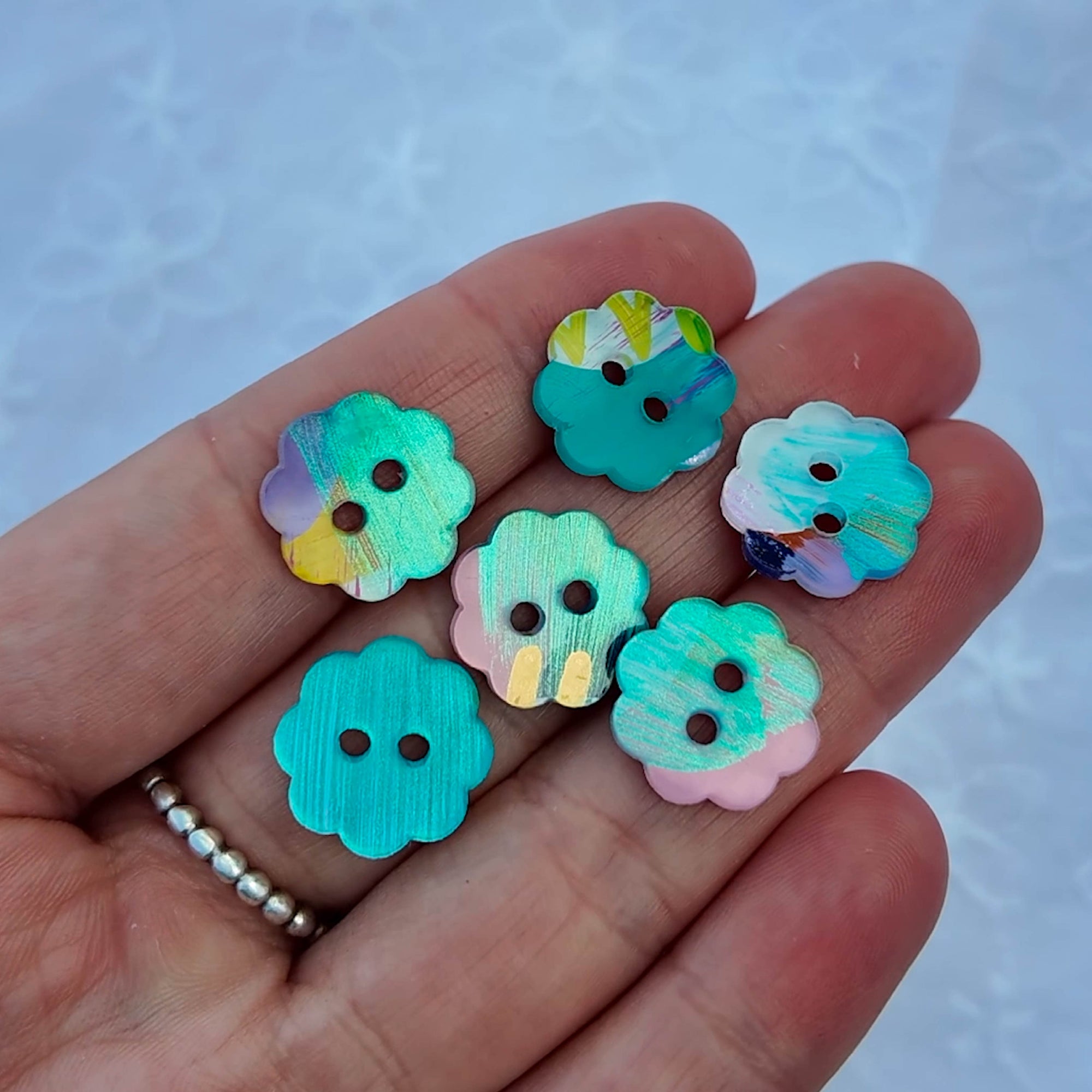 029 - 15mm Peony Cut Buttons - Hand Painted