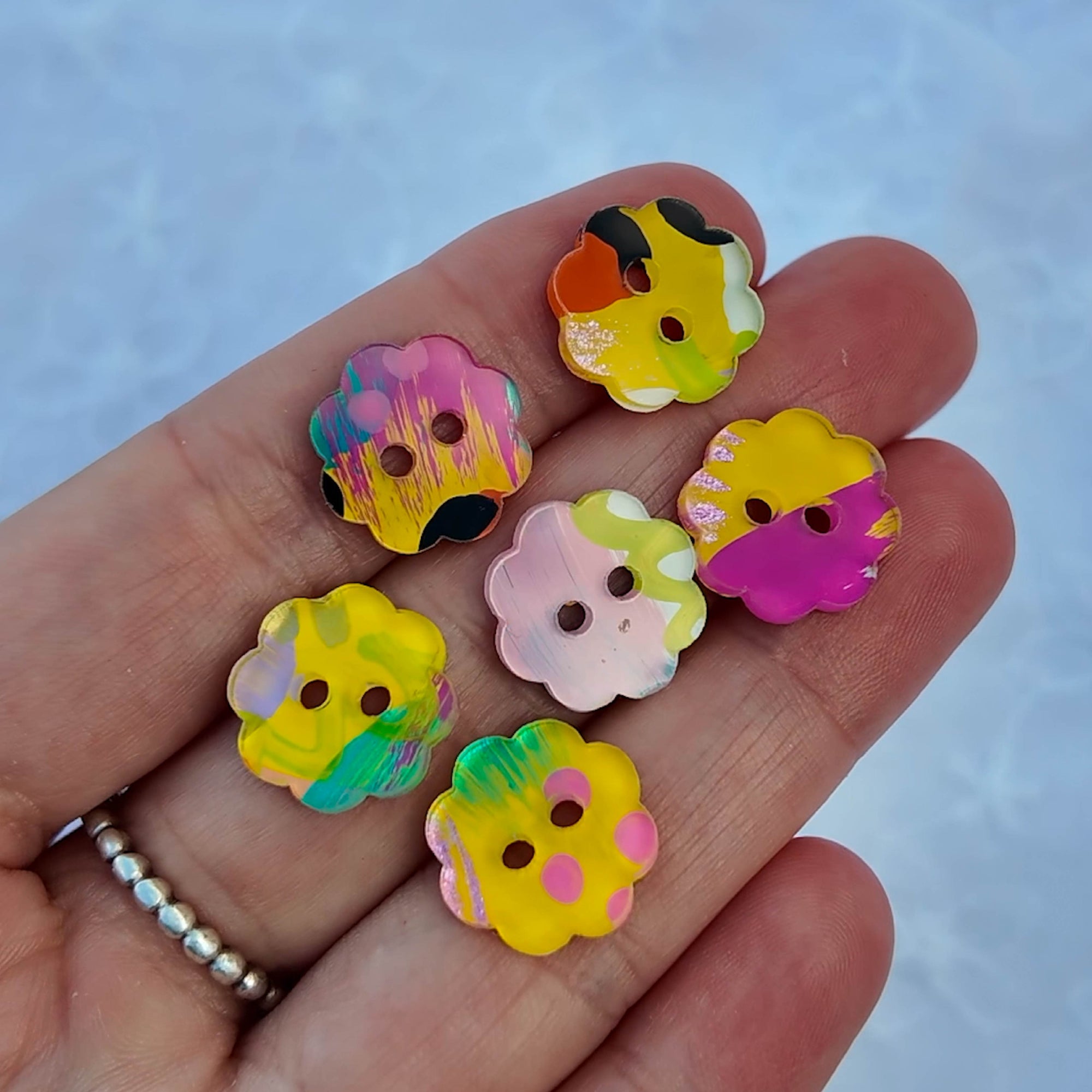 028 - 15mm Peony Cut Buttons - Hand Painted