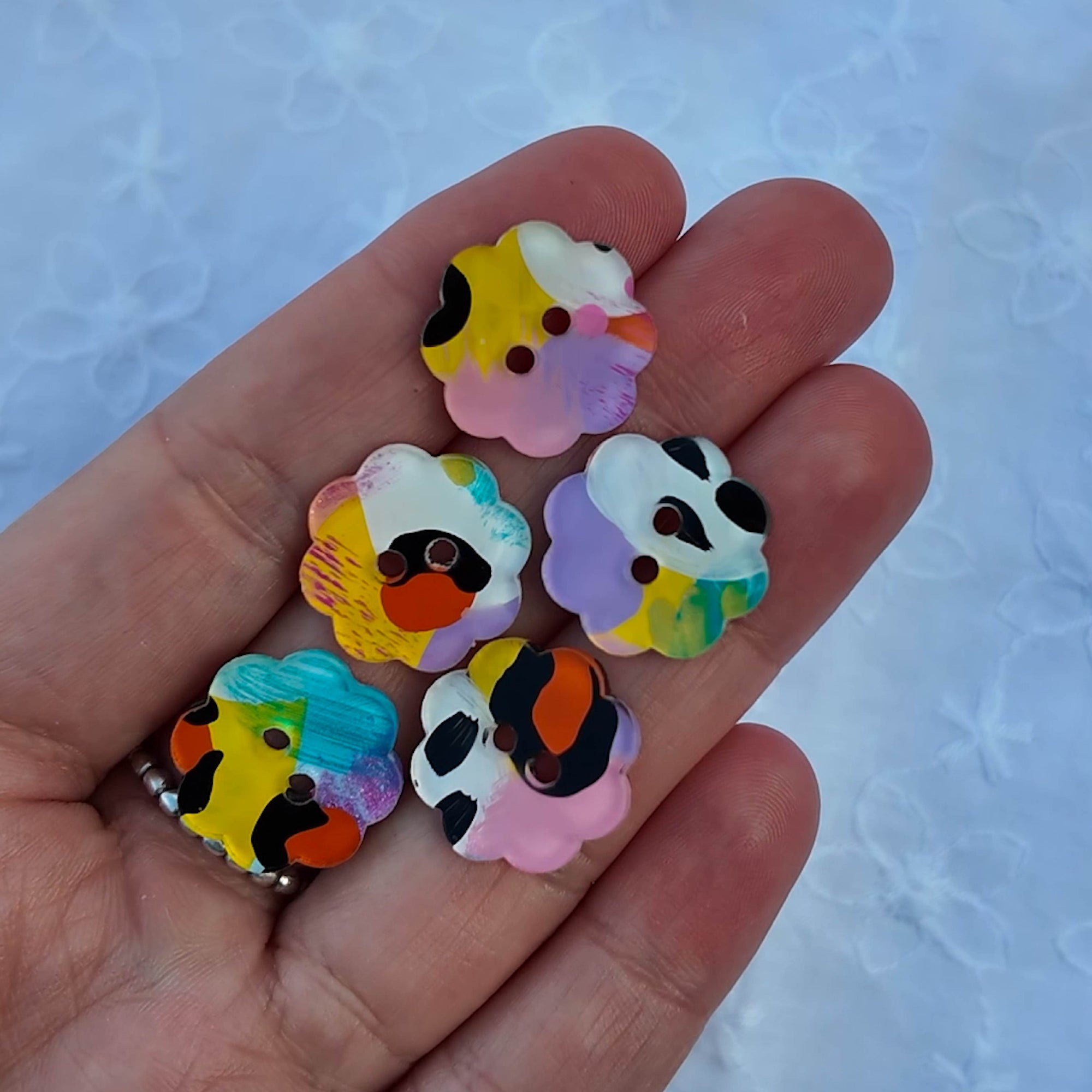 067 - 18mm Peony Cut Buttons - Hand Painted