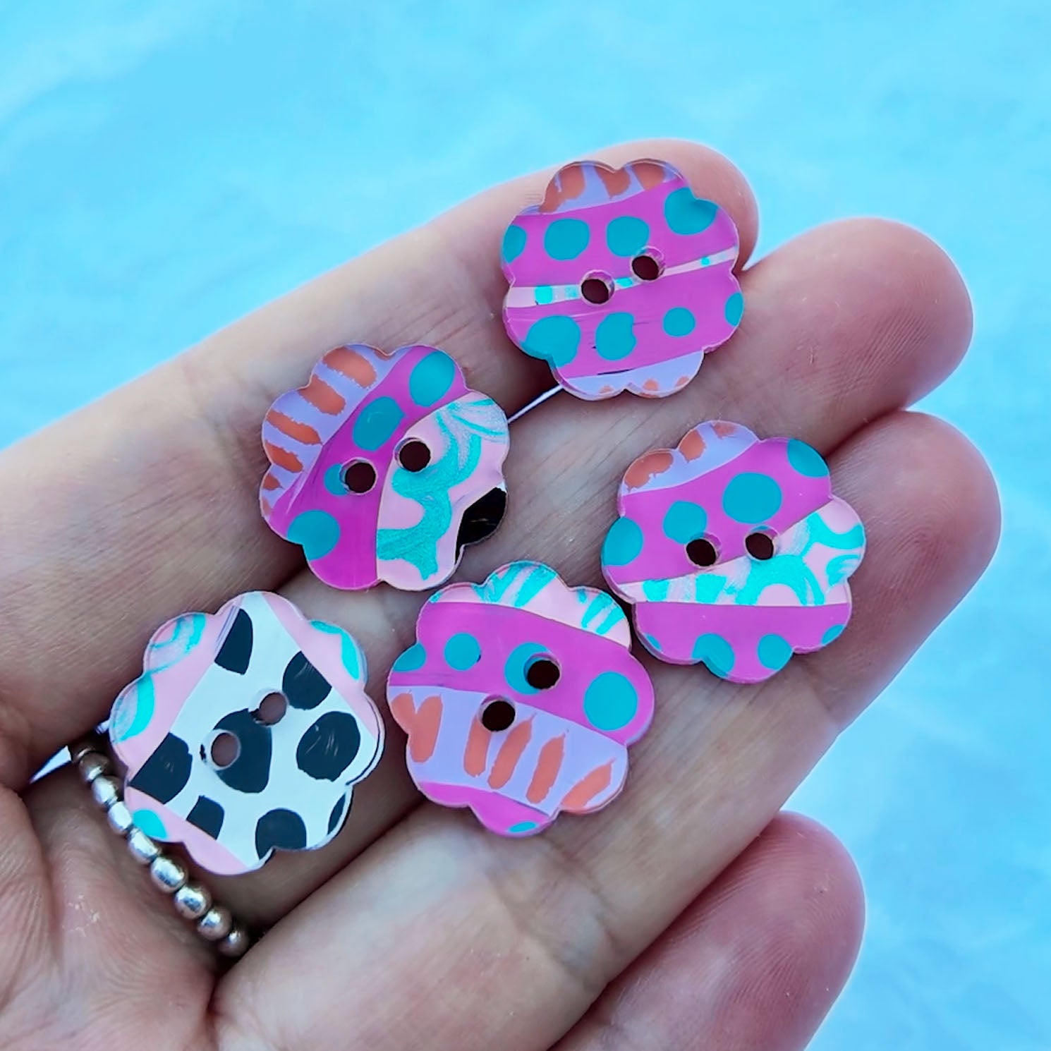 064 - 18mm Peony Cut Buttons - Hand Painted