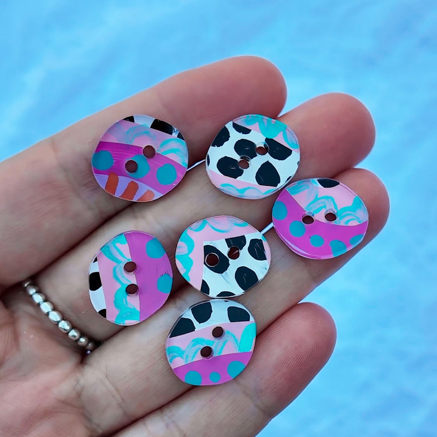 059 - 15mm Oblong Cut Buttons - Hand Painted