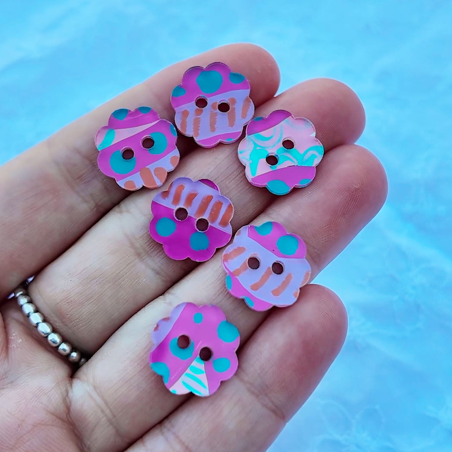 024 - 15mm Peony Cut Buttons - Hand Painted