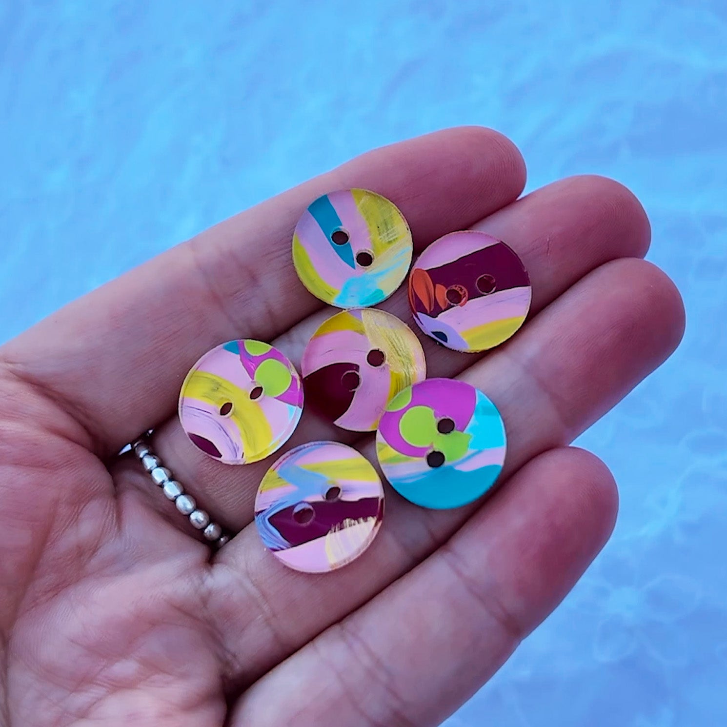 049 - 15mm Circle Cut Buttons - Hand Painted