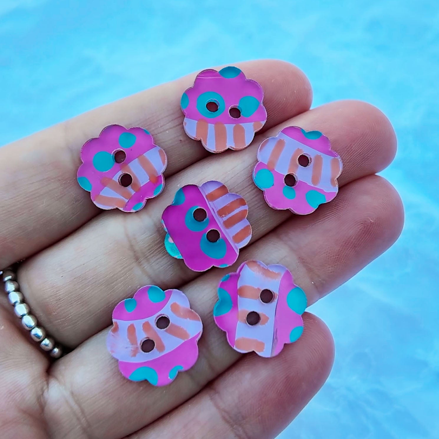 026 - 15mm Peony Cut Buttons - Hand Painted