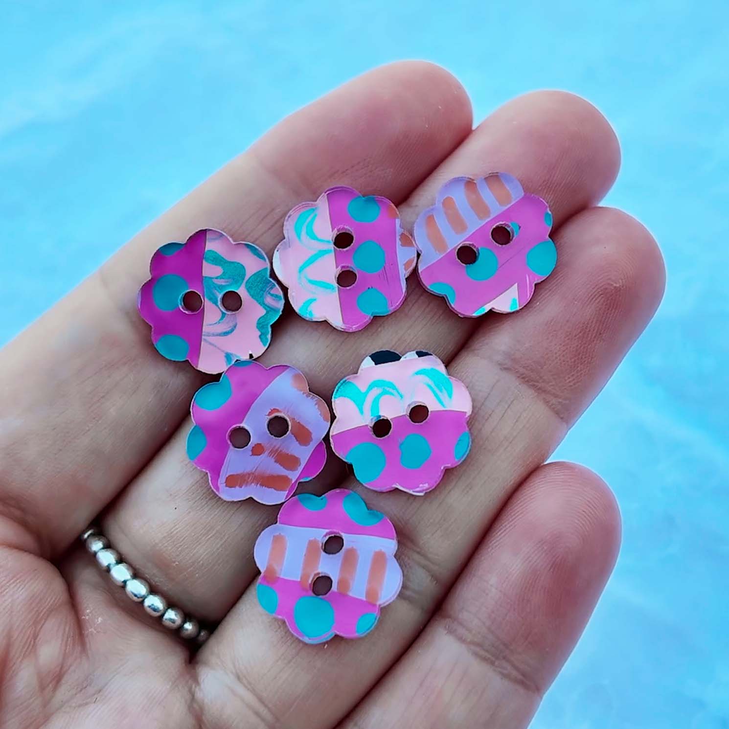 023 - 15mm Peony Cut Buttons - Hand Painted