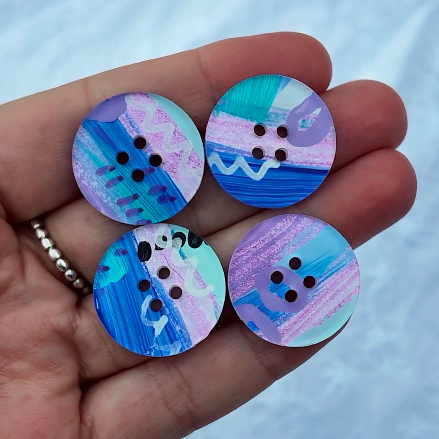 091 - 23mm Circle Cut Buttons - Hand Painted