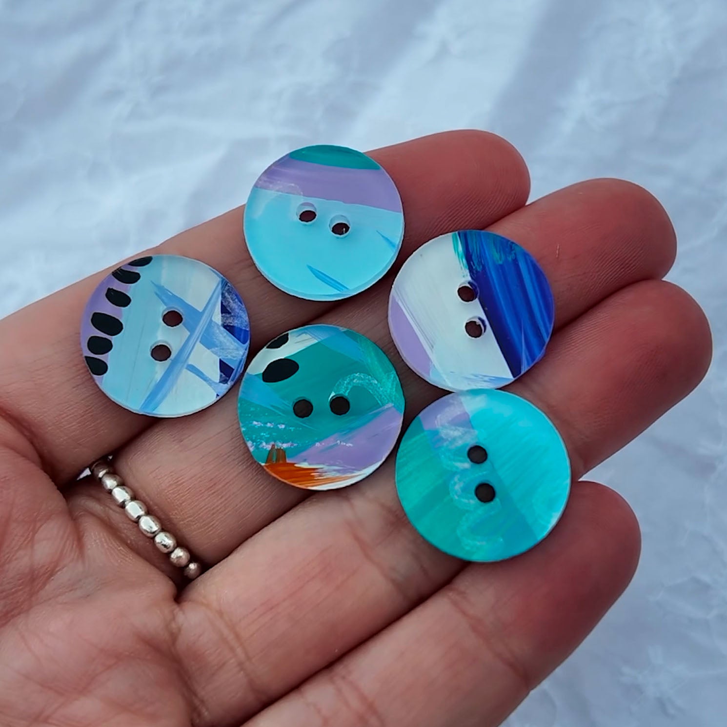068 - 18mm Circle Cut Buttons - Hand Painted