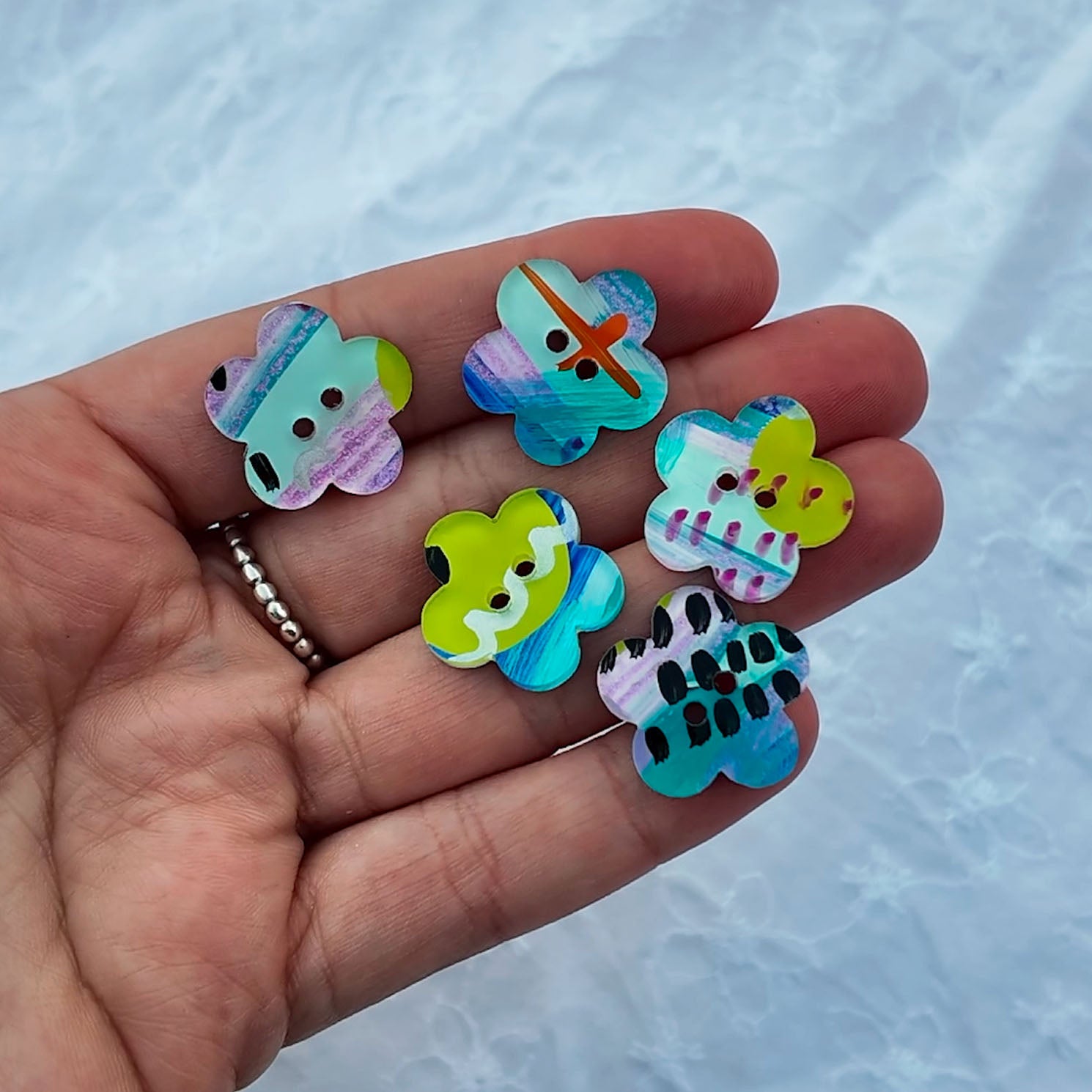 072 - 20mm Flower Cut Buttons - Hand Painted