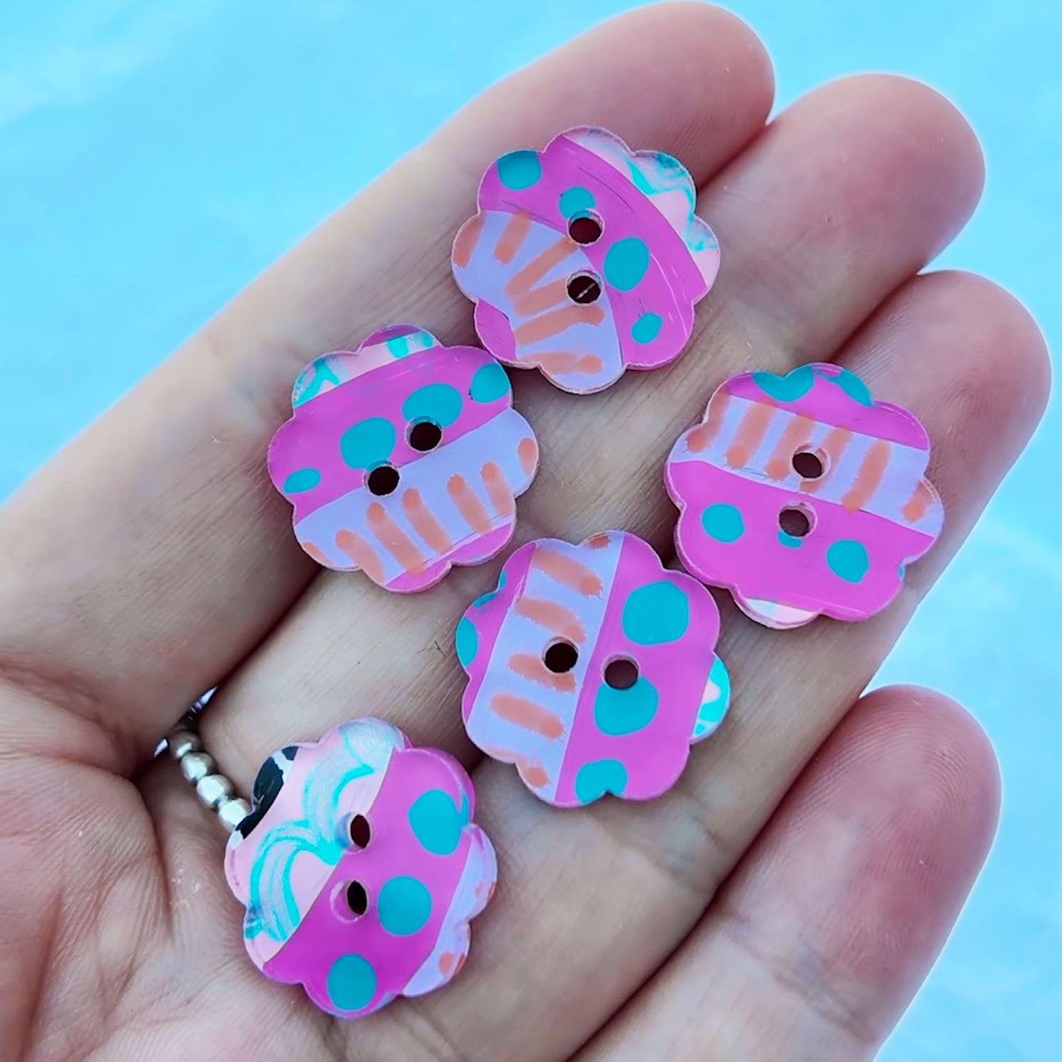 065 - 18mm Peony Cut Buttons - Hand Painted