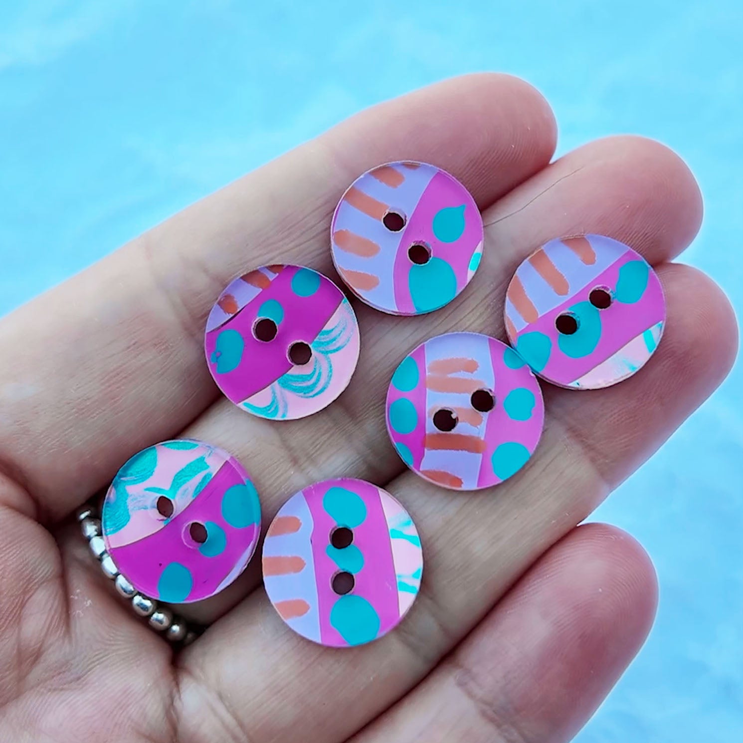 042 - 15mm Circle Cut Buttons - Hand Painted