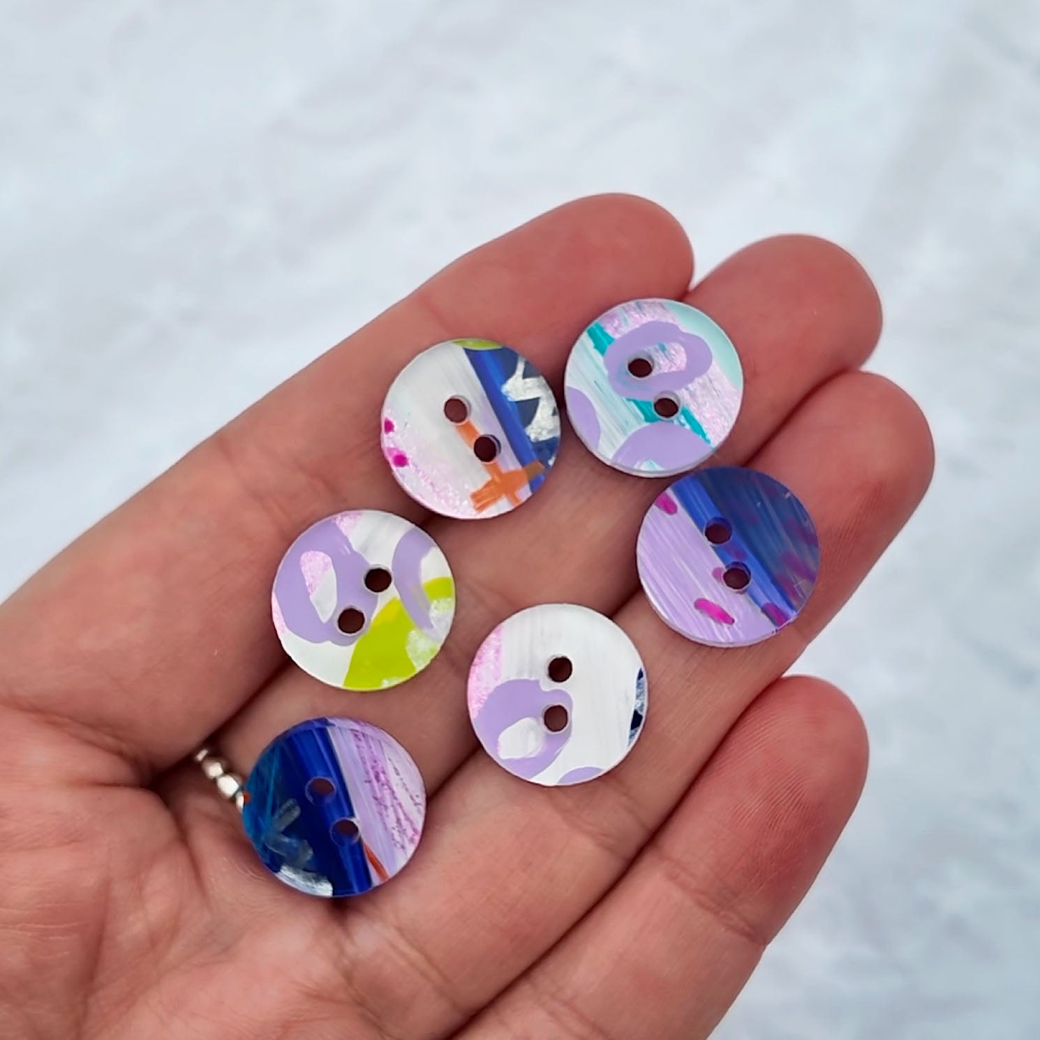 037 - 15mm Circle Cut Buttons - Hand Painted